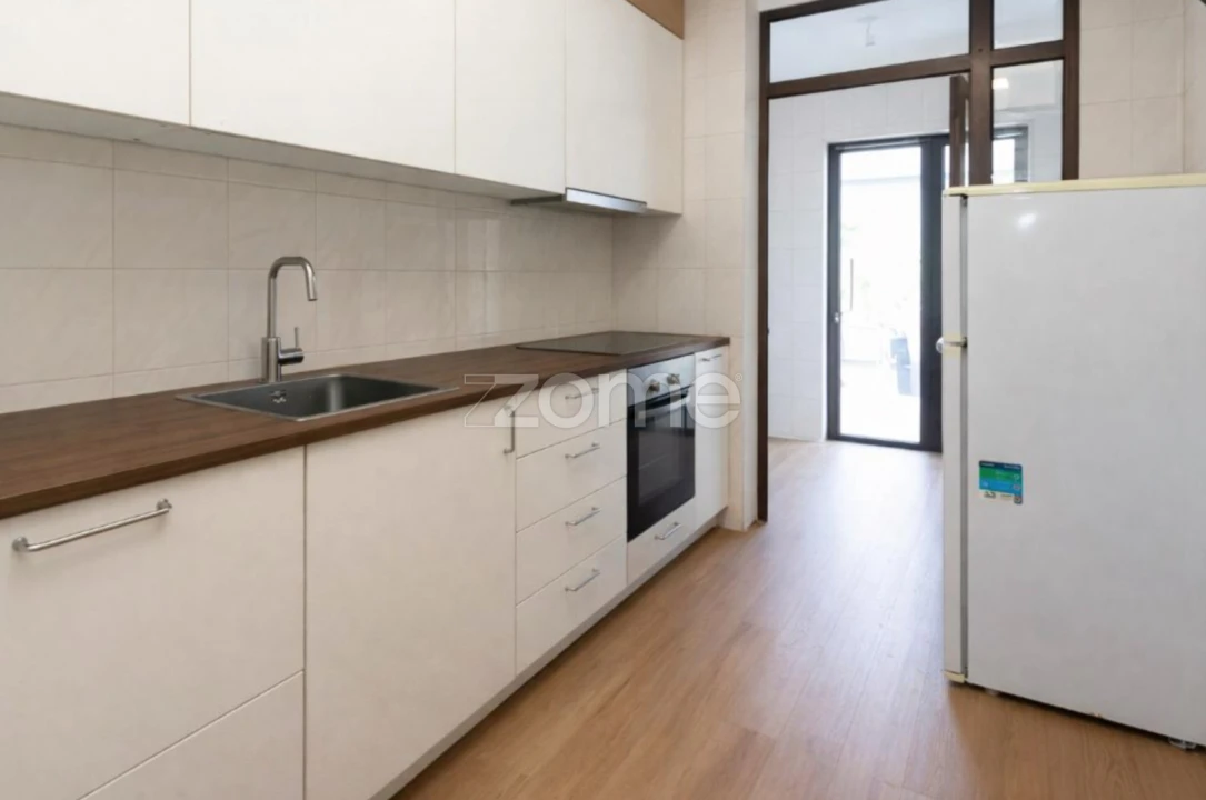 Apartamento T1 para Arrendamento em Santa Maria da Feira, Travanca, Sanfins e Espargo Foto 2