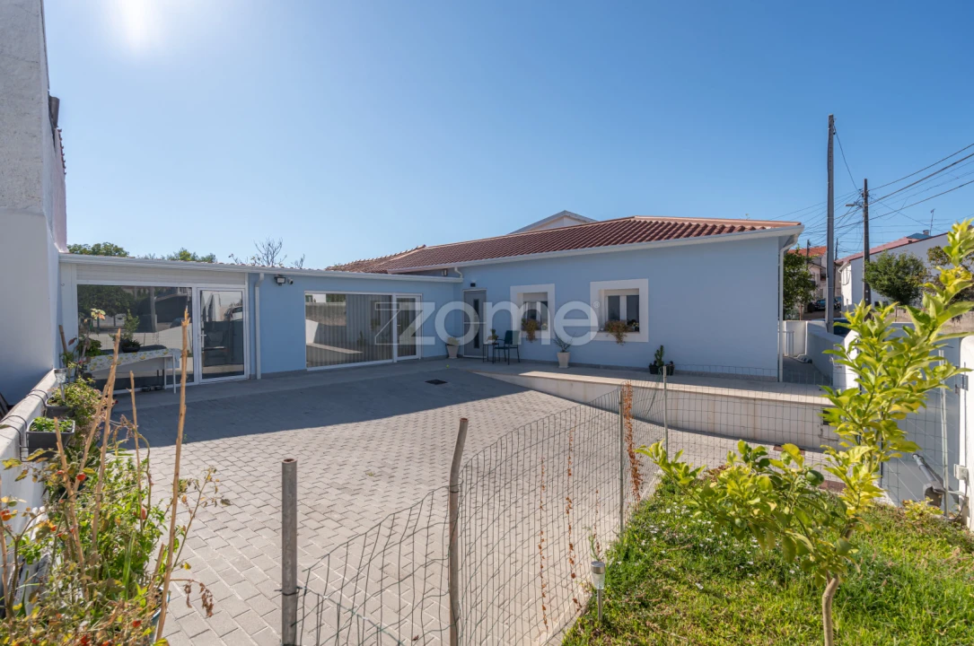 Moradia T2 para Venda em Trouxemil e Torre de Vilela Foto 1