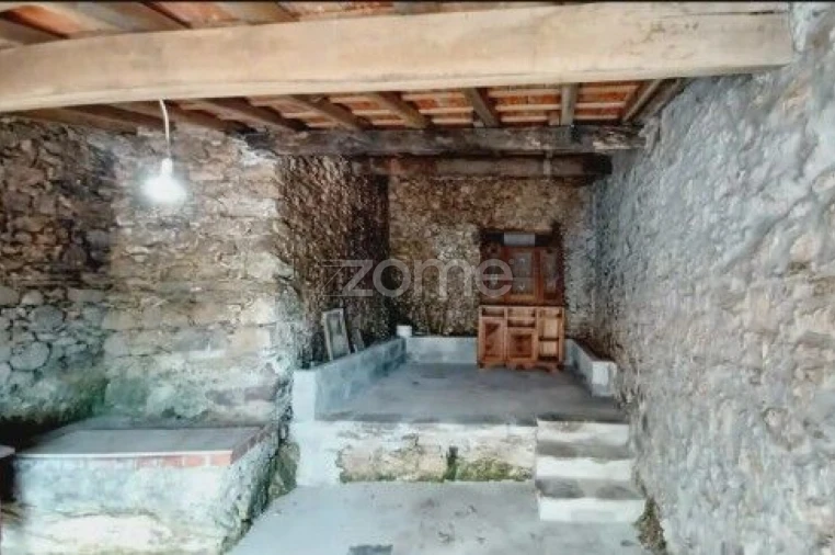 Moradia T2 para Venda em Trezoi Foto 28