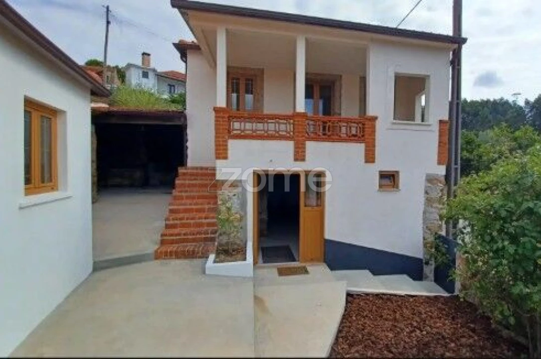 Moradia T2 para Venda em Trezoi Foto 3