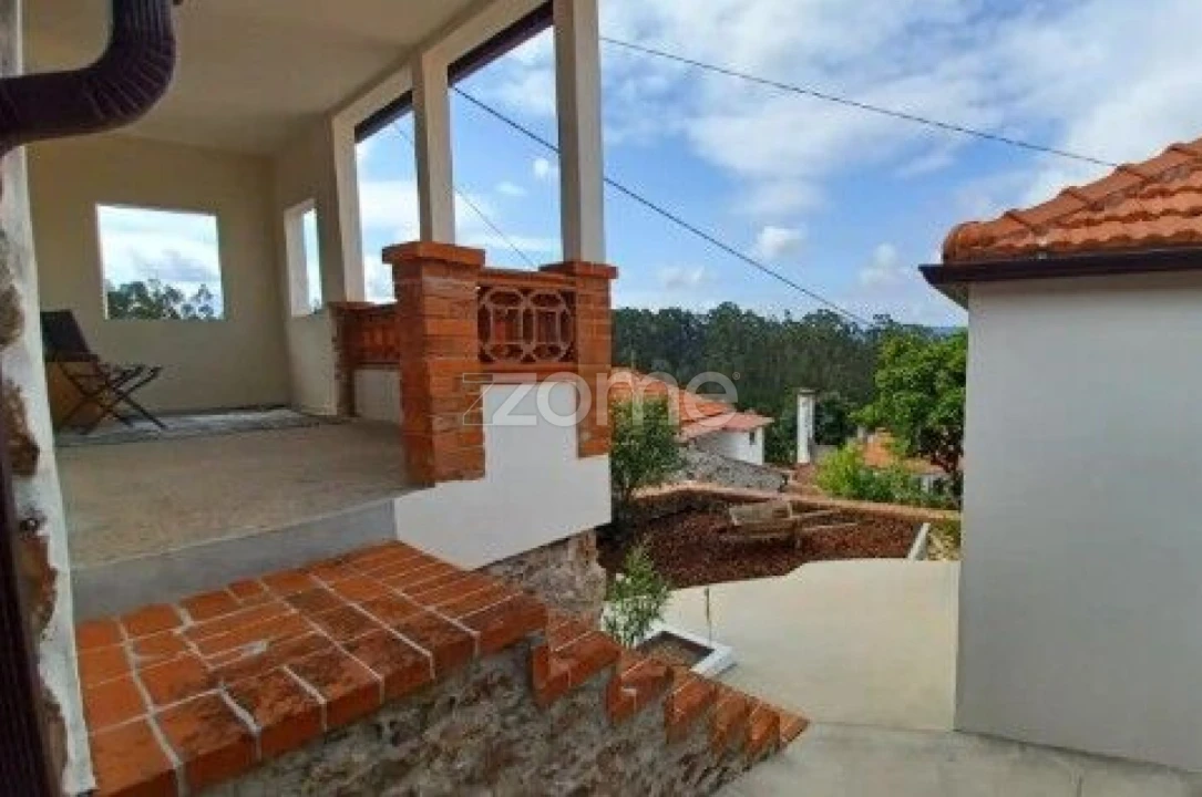 Moradia T2 para Venda em Trezoi Foto 4