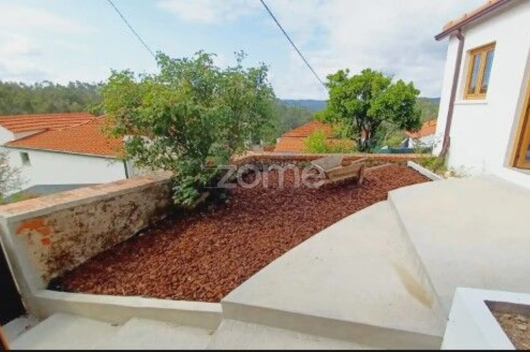 Moradia T2 para Venda em Trezoi Foto 2