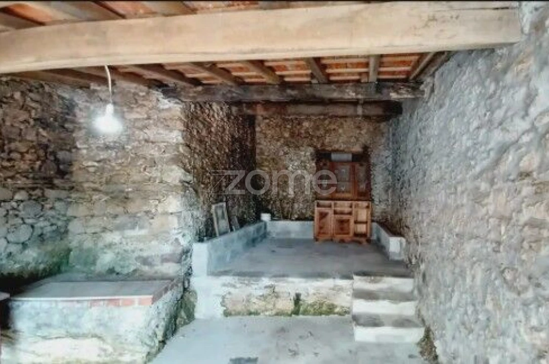 Moradia T2 para Venda em Trezoi Foto 28