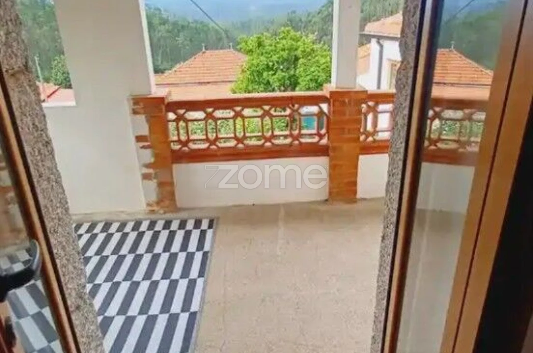 Moradia T2 para Venda em Trezoi Foto 5