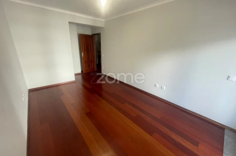 Apartamento T3 para Arrendamento em Viseu Foto 3