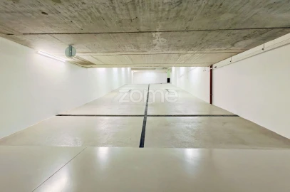 Garagem para Arrendamento em Lagos (São Sebastião e Santa Maria)