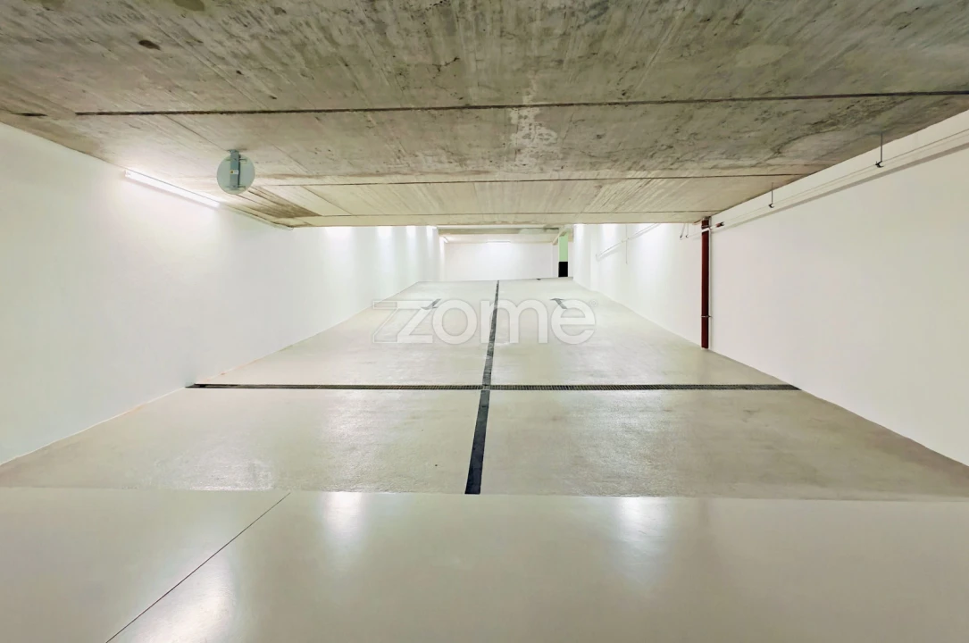 Garagem para Arrendamento em Lagos (São Sebastião e Santa Maria) Foto 9