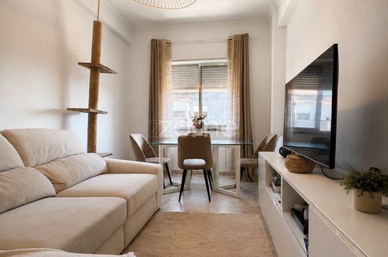 Apartamento T2 para Venda em Queluz e Belas Foto 4