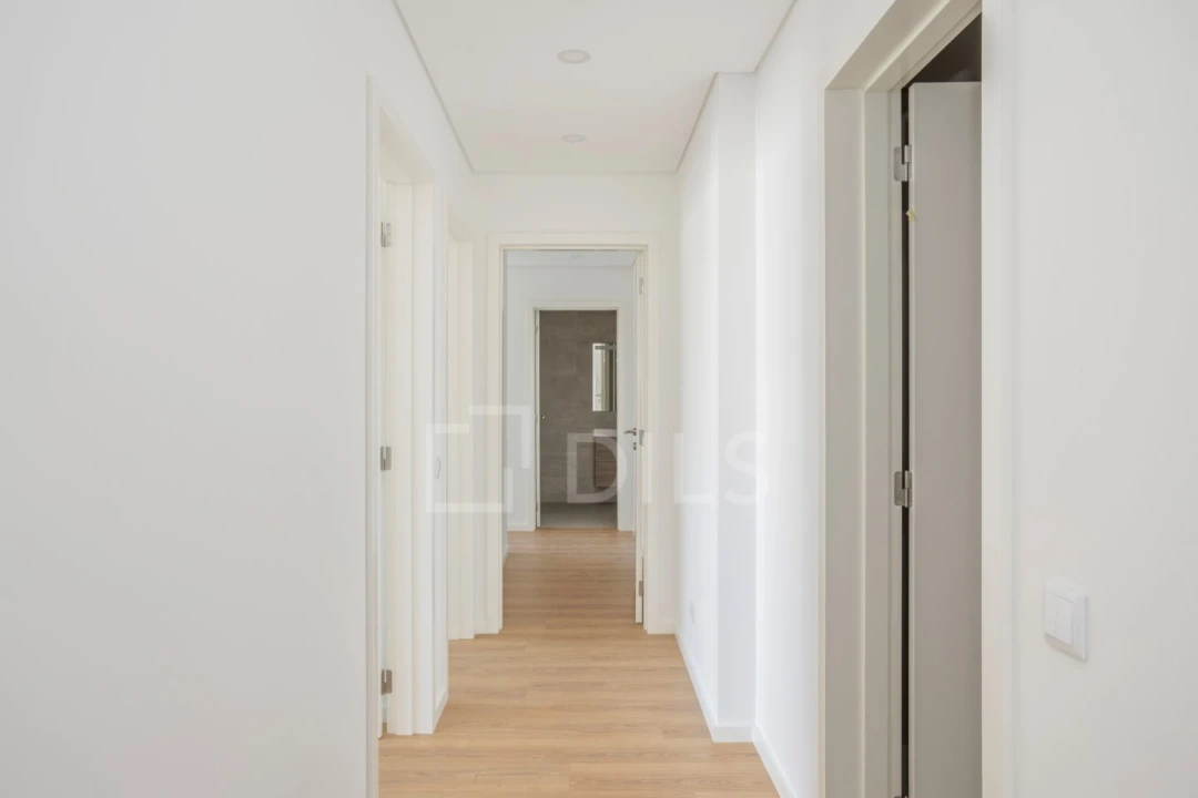 Apartamento T2 para Venda em Faro (Sé e São Pedro) Foto 5