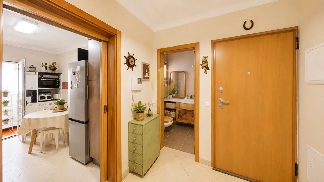 Apartamento T3 para Venda em Quelfes Foto 5