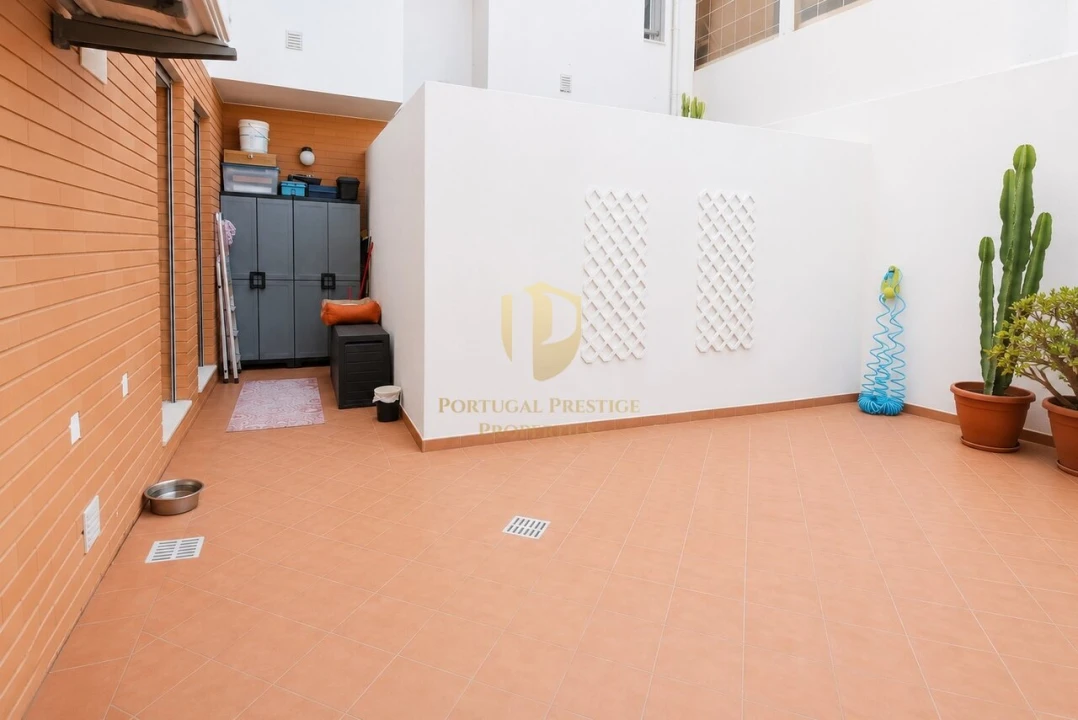 Apartamento T3 para Venda em Quelfes Foto 3
