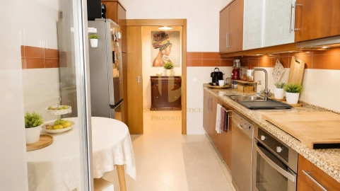 Apartamento T3 para Venda em Quelfes