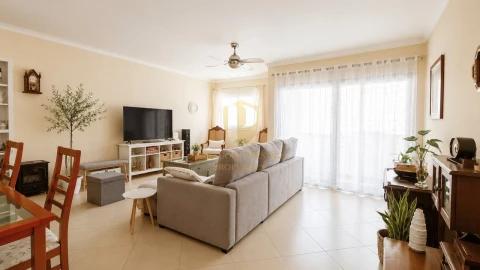 Apartamento T3 para Venda em Quelfes