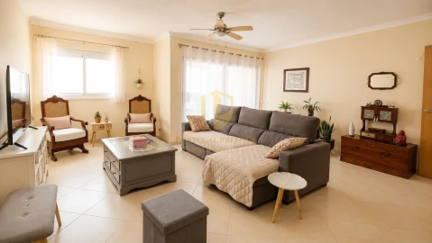 Apartamento T3 para Venda em Quelfes