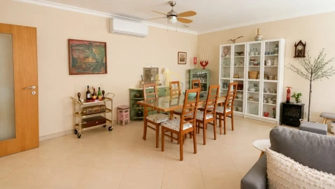 Apartamento T3 para Venda em Quelfes