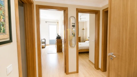 Apartamento T3 para Venda em Quelfes