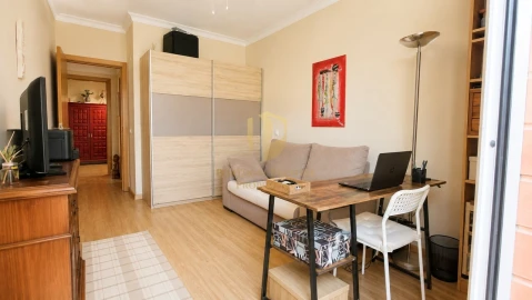 Apartamento T3 para Venda em Quelfes