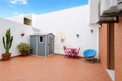 Apartamento T3 para Venda em Quelfes