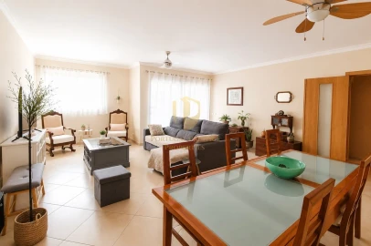 Apartamento T3 para Venda em Quelfes