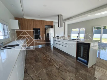 Moradia T5 para Venda em Azeitão (São Lourenço e São Simão)