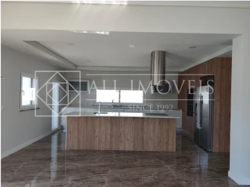 Moradia T5 para Venda em Azeitão (São Lourenço e São Simão)