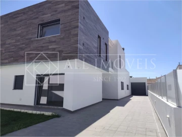 Moradia T5 para Venda em Azeitão (São Lourenço e São Simão)