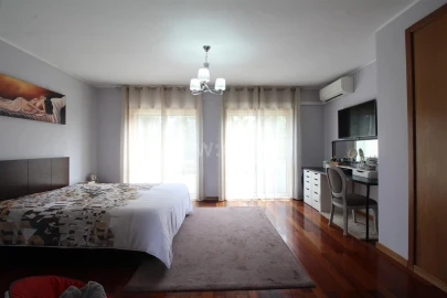 Moradia T4 para Venda em Pedroso e Seixezelo
