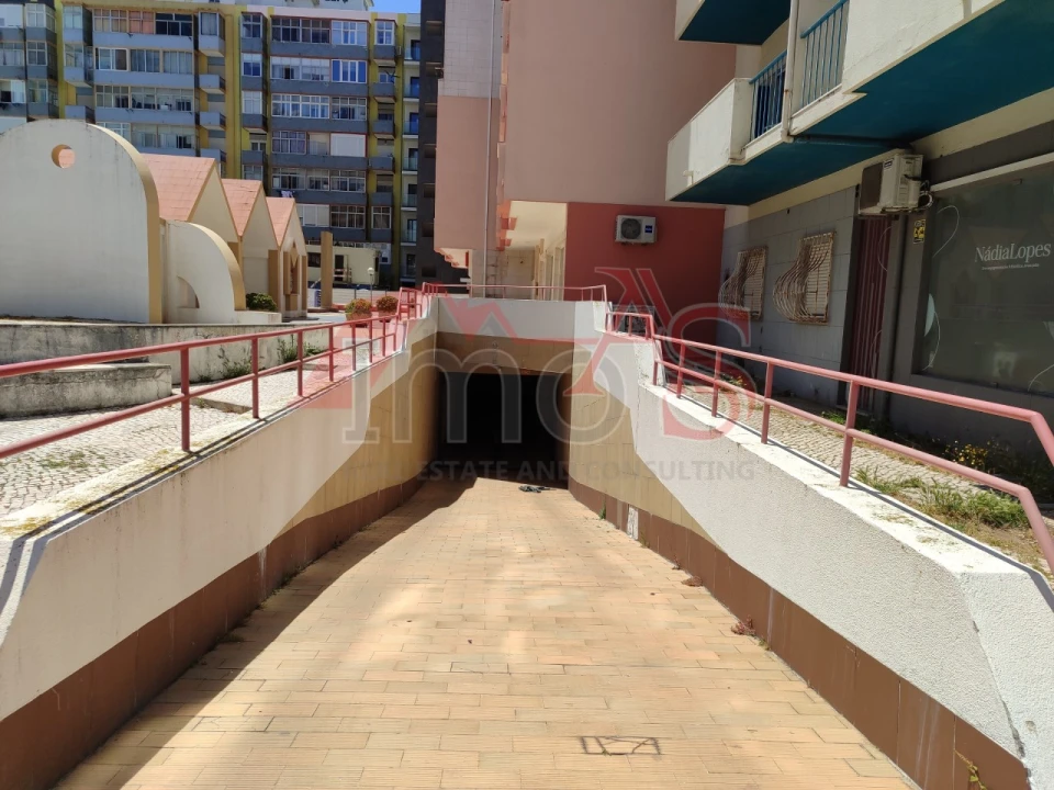 Garagem para Arrendamento em Costa da Caparica Foto 7