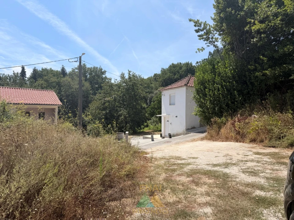 Terreno para Venda em Guilhadeses e Santar Foto 8
