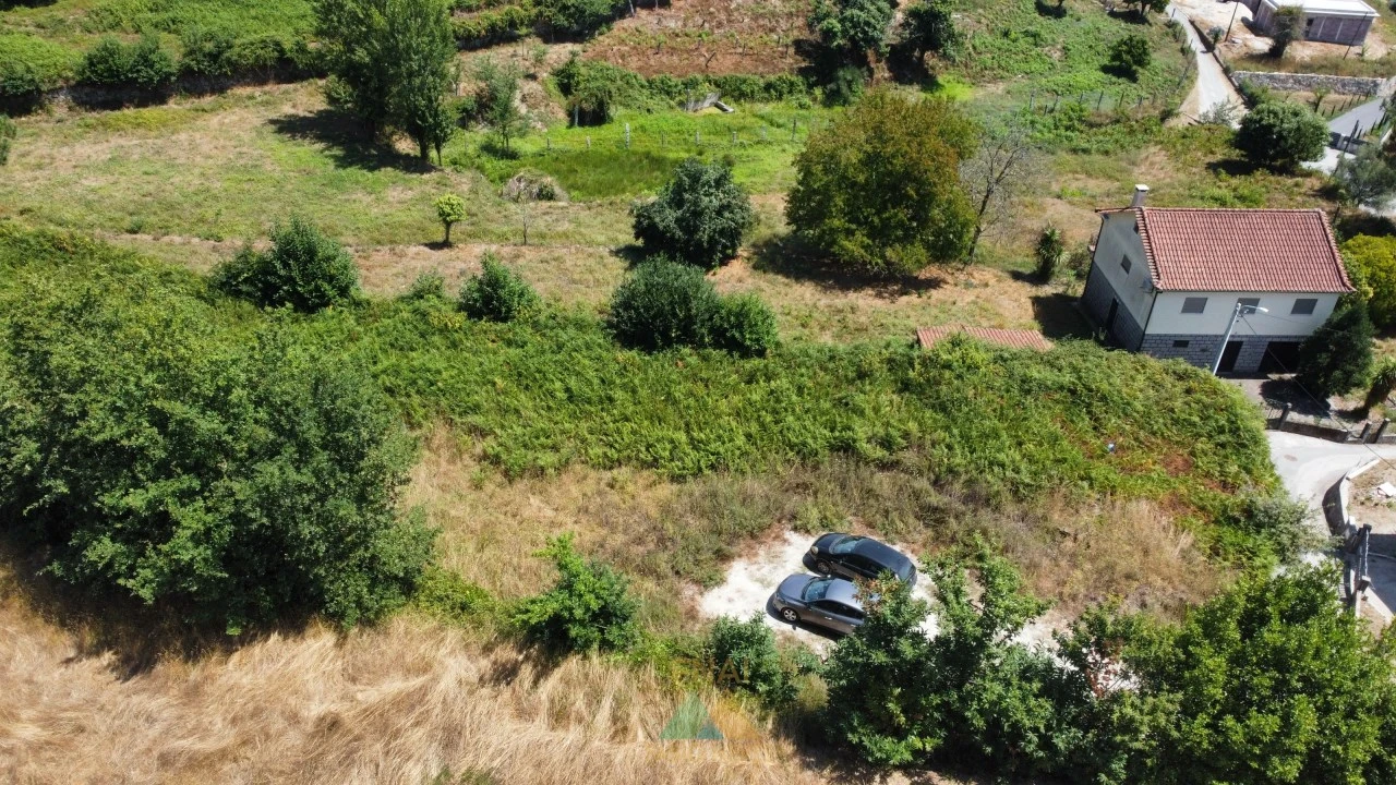 Terreno para Venda em Guilhadeses e Santar Foto 9