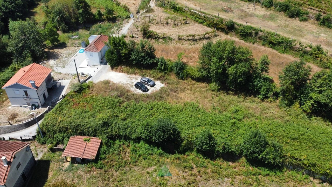 Terreno para Venda em Guilhadeses e Santar Foto 10