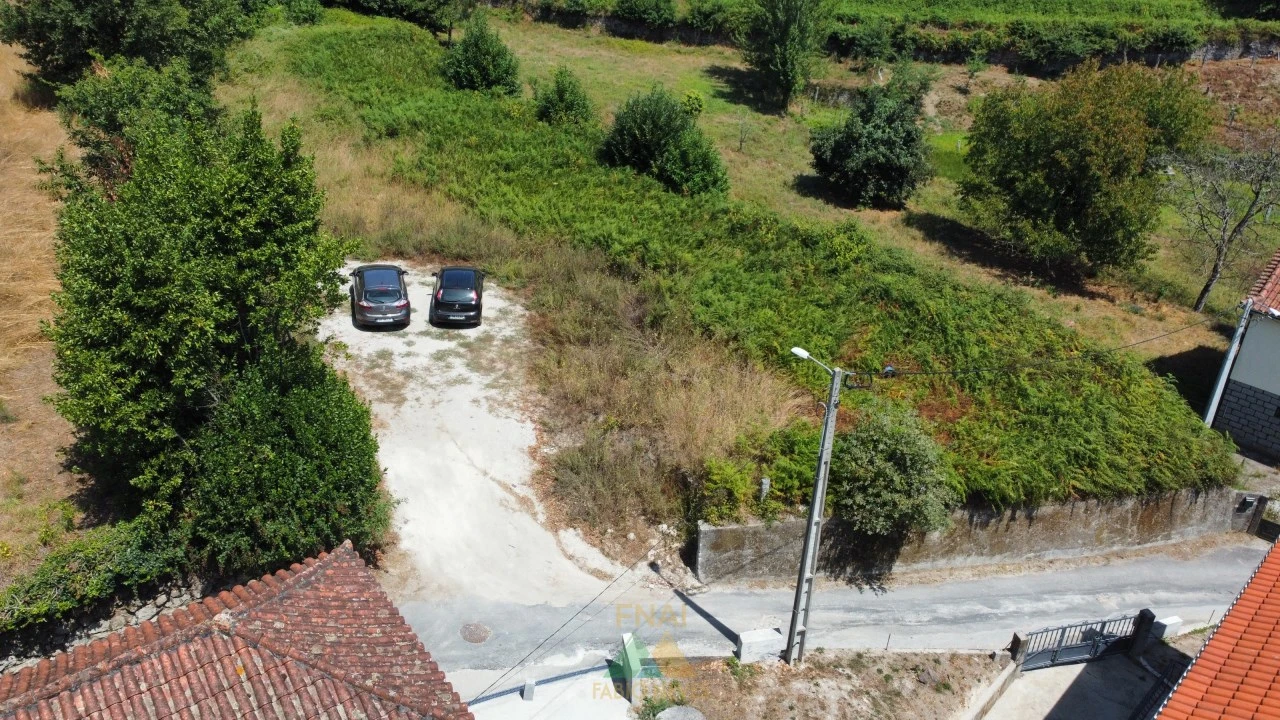 Terreno para Venda em Guilhadeses e Santar Foto 14