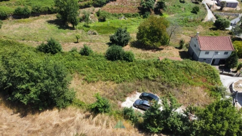 Terreno para Venda em Guilhadeses e Santar