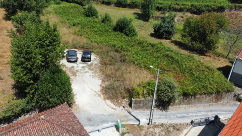 Terreno para Venda em Guilhadeses e Santar