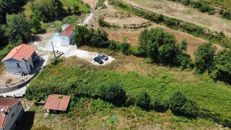 Terreno para Venda em Guilhadeses e Santar Foto 10