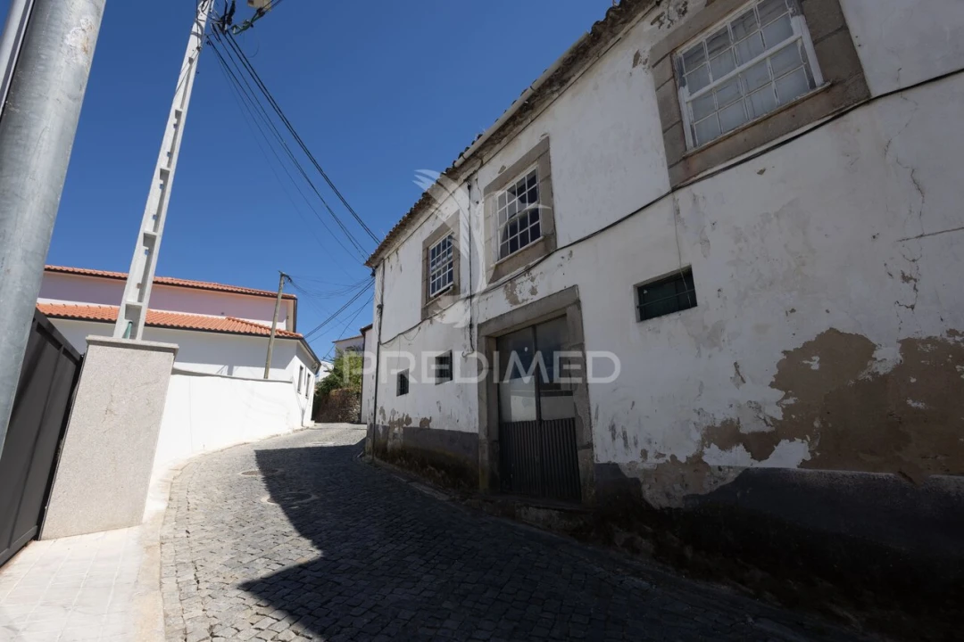 Moradia T0 para Venda em Peso da Régua e Godim Foto 1