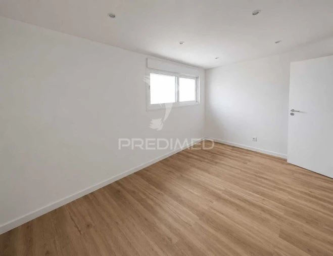 Apartamento T2 para Venda em Queluz e Belas Foto 4