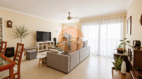 Apartamento T3 para Venda em Quelfes