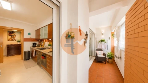 Apartamento T3 para Venda em Quelfes
