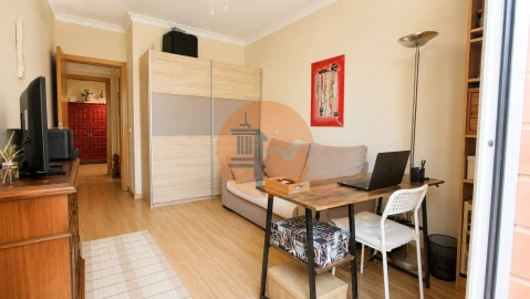 Apartamento T3 para Venda em Quelfes