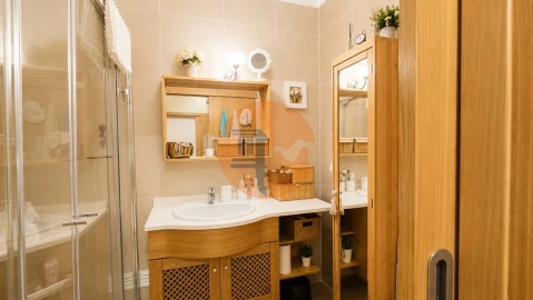 Apartamento T3 para Venda em Quelfes