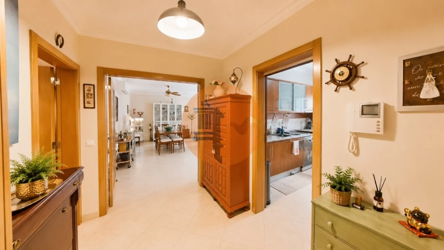 Apartamento T3 para Venda em Quelfes Foto 2