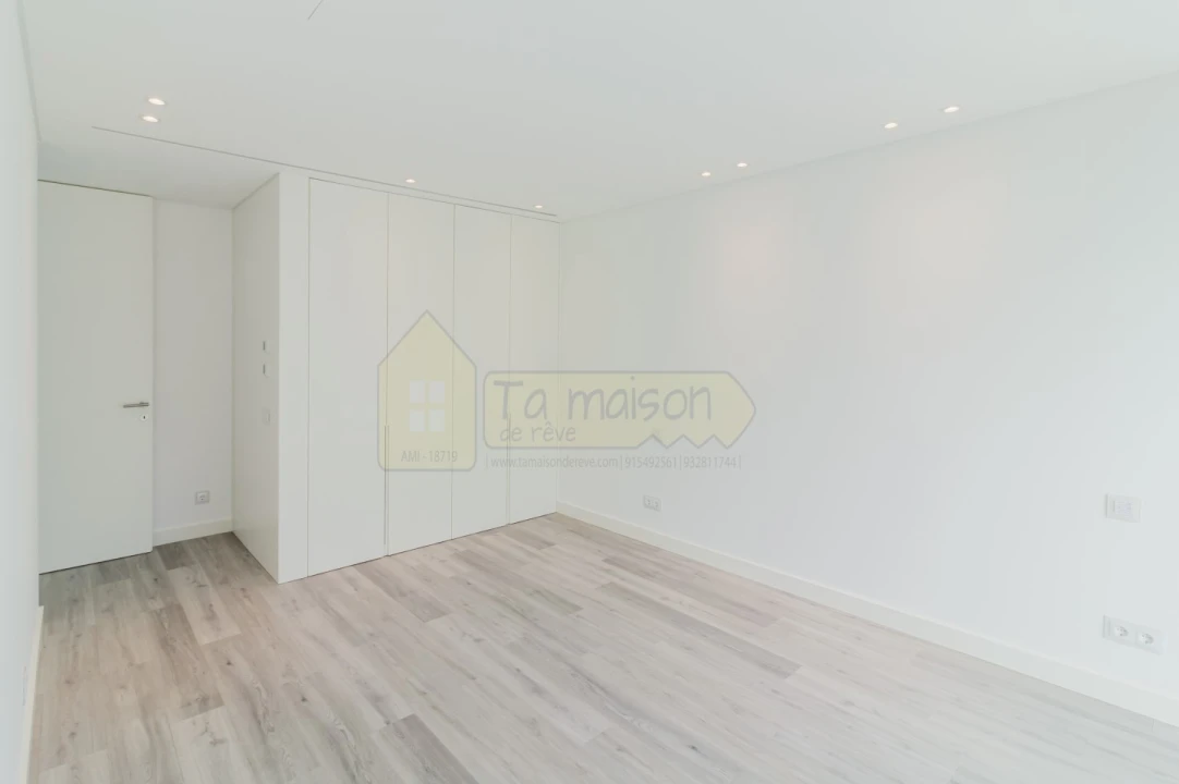 Moradia T5 para Venda em Almancil Foto 16