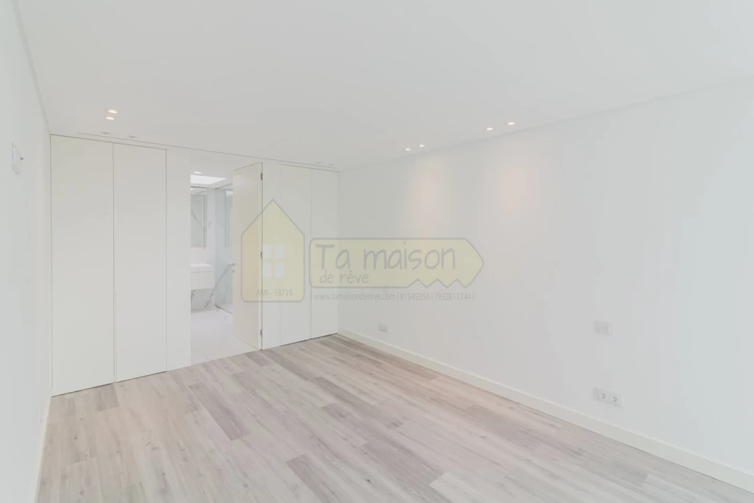 Moradia T5 para Venda em Almancil Foto 19