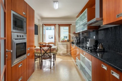 Apartamento T3 para Venda em Carnaxide e Queijas