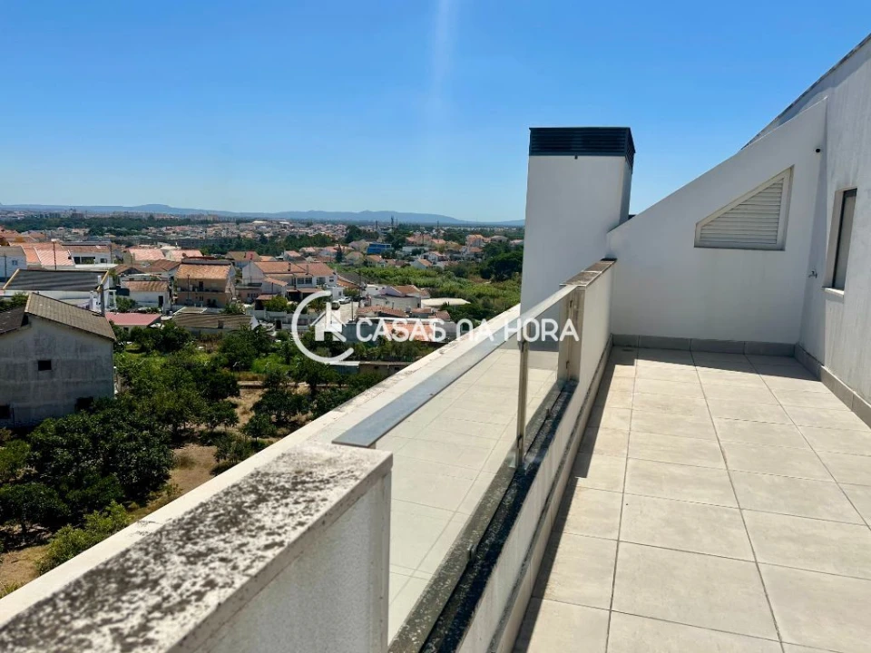 Apartamento T1 para Arrendamento em Charneca de Caparica e Sobreda Foto 1