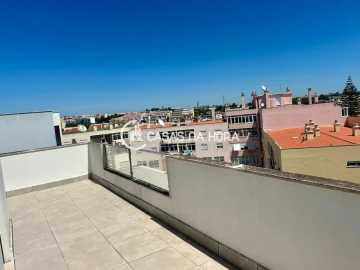Apartamento T1 para Arrendamento em Charneca de Caparica e Sobreda
