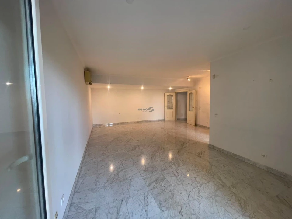 Apartamento T1 para Venda em Carcavelos e Parede Foto 13