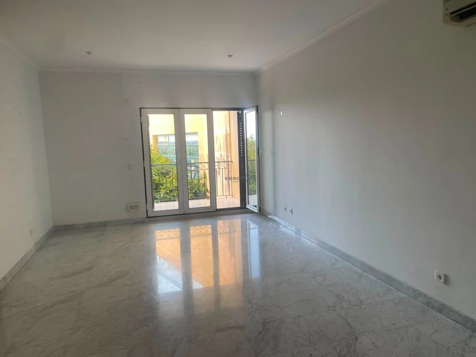Apartamento T1 para Venda em Carcavelos e Parede Foto 14