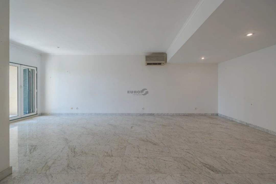 Apartamento T1 para Venda em Carcavelos e Parede Foto 10